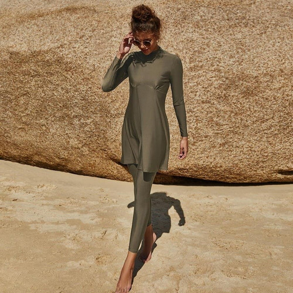 Maillot de bain femme pudique sale
